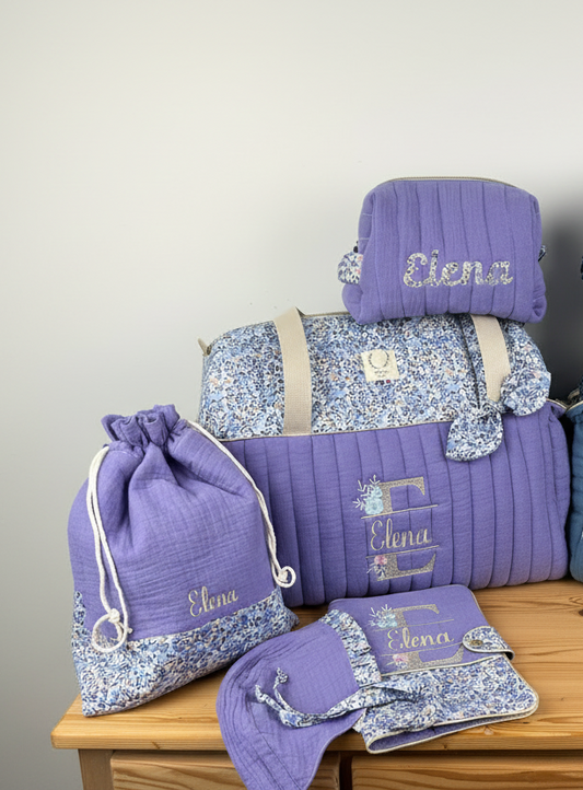 Ensemble : Sac à langer, trousse de toilette, protège carnet, pochon et béguin