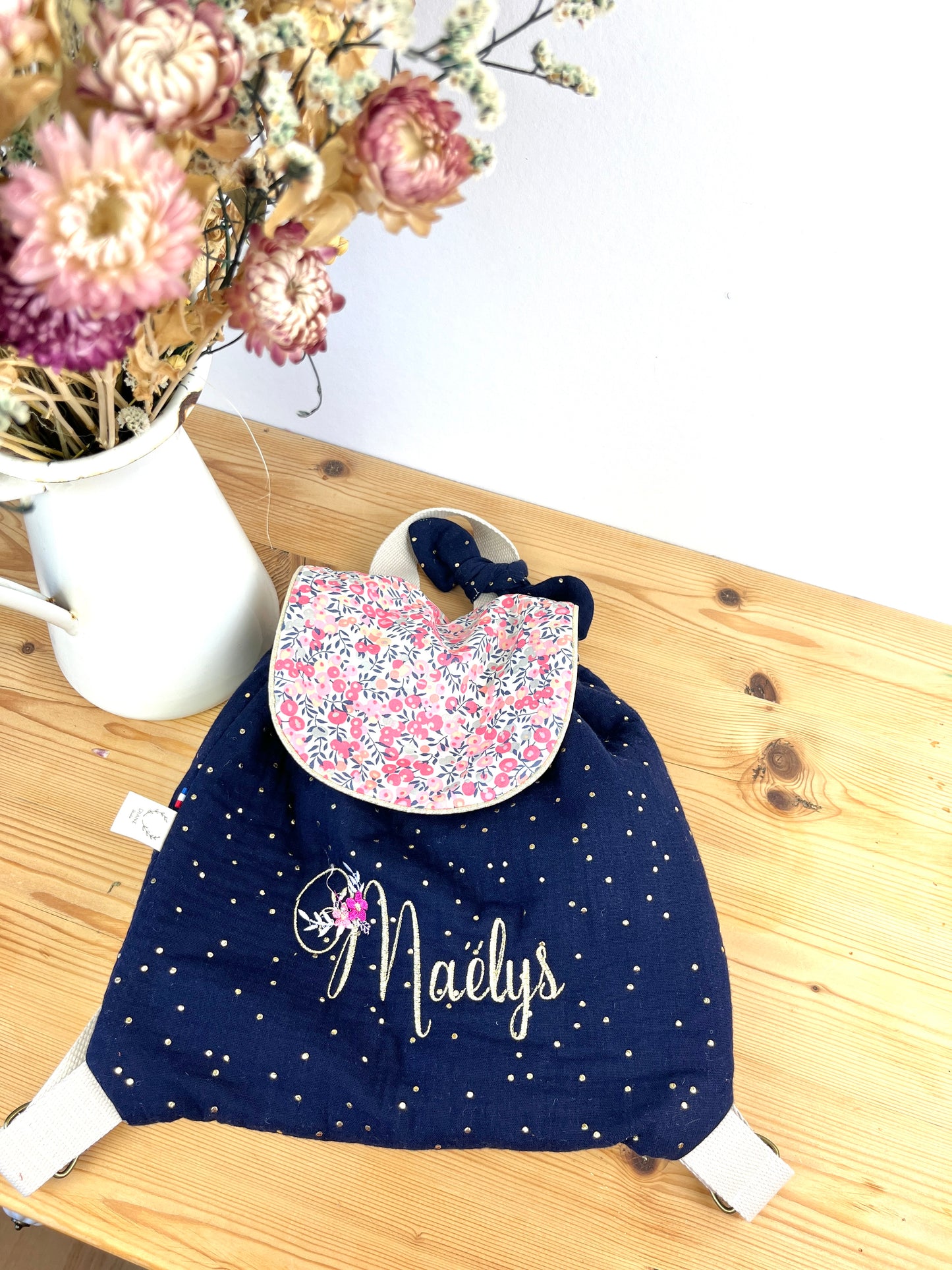 Le sac à dos enfant personnalisé Églantine Liberty wiltshire et double gaze bleu nuit doré