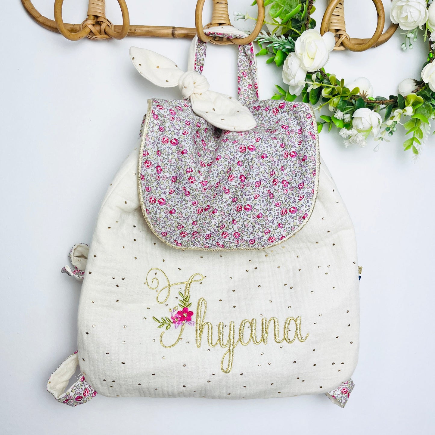 Le sac à dos enfant personnalisé Églantine Liberty Eloïse rose et double gaze crème doré