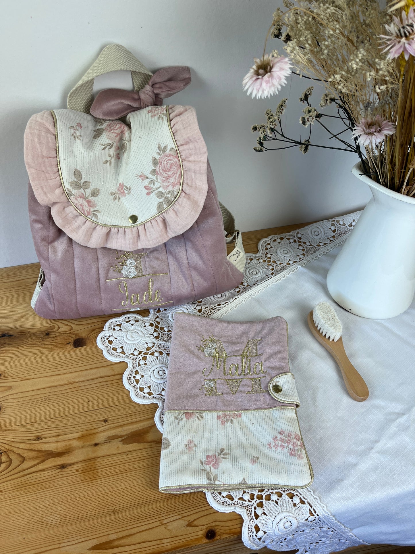 Le sac à dos Églantine velours rose poudré et jacquard roses