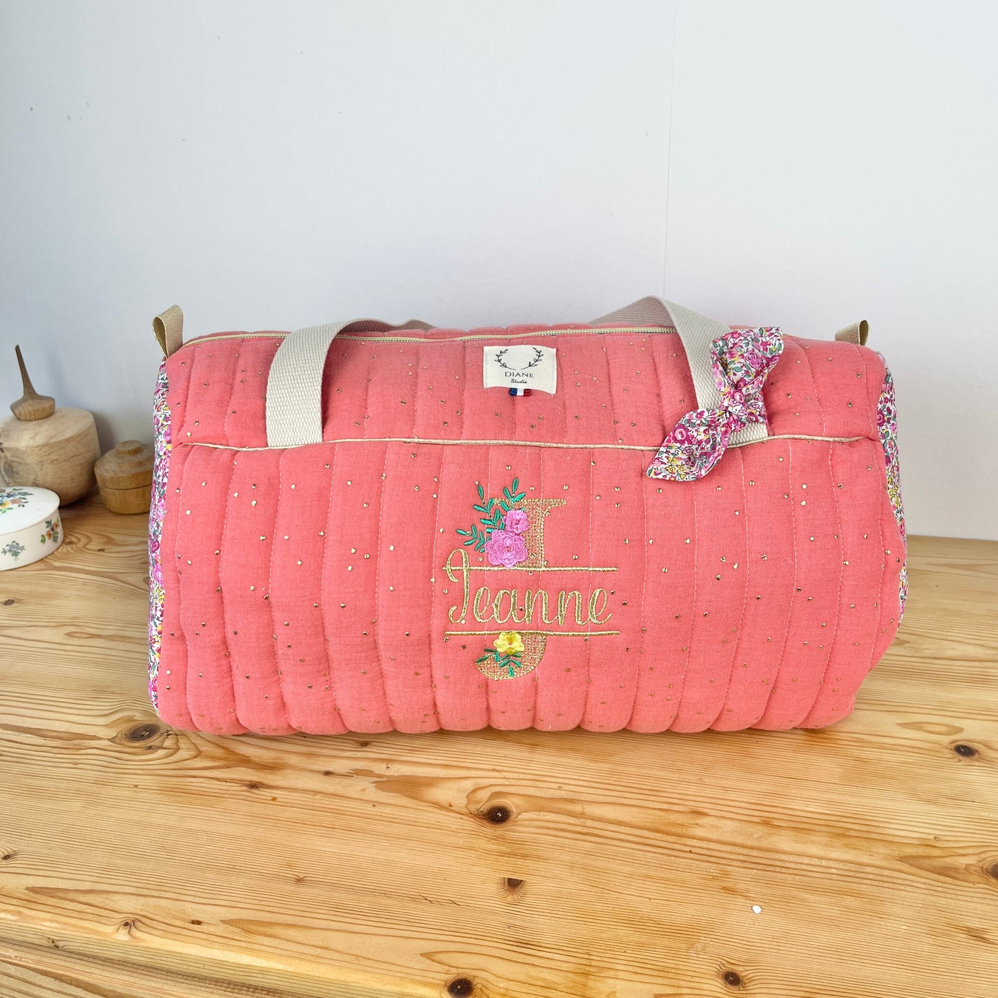 Louison le sac polochon enfant matelassé Liberty emma hibiscus et double gaze corail doré