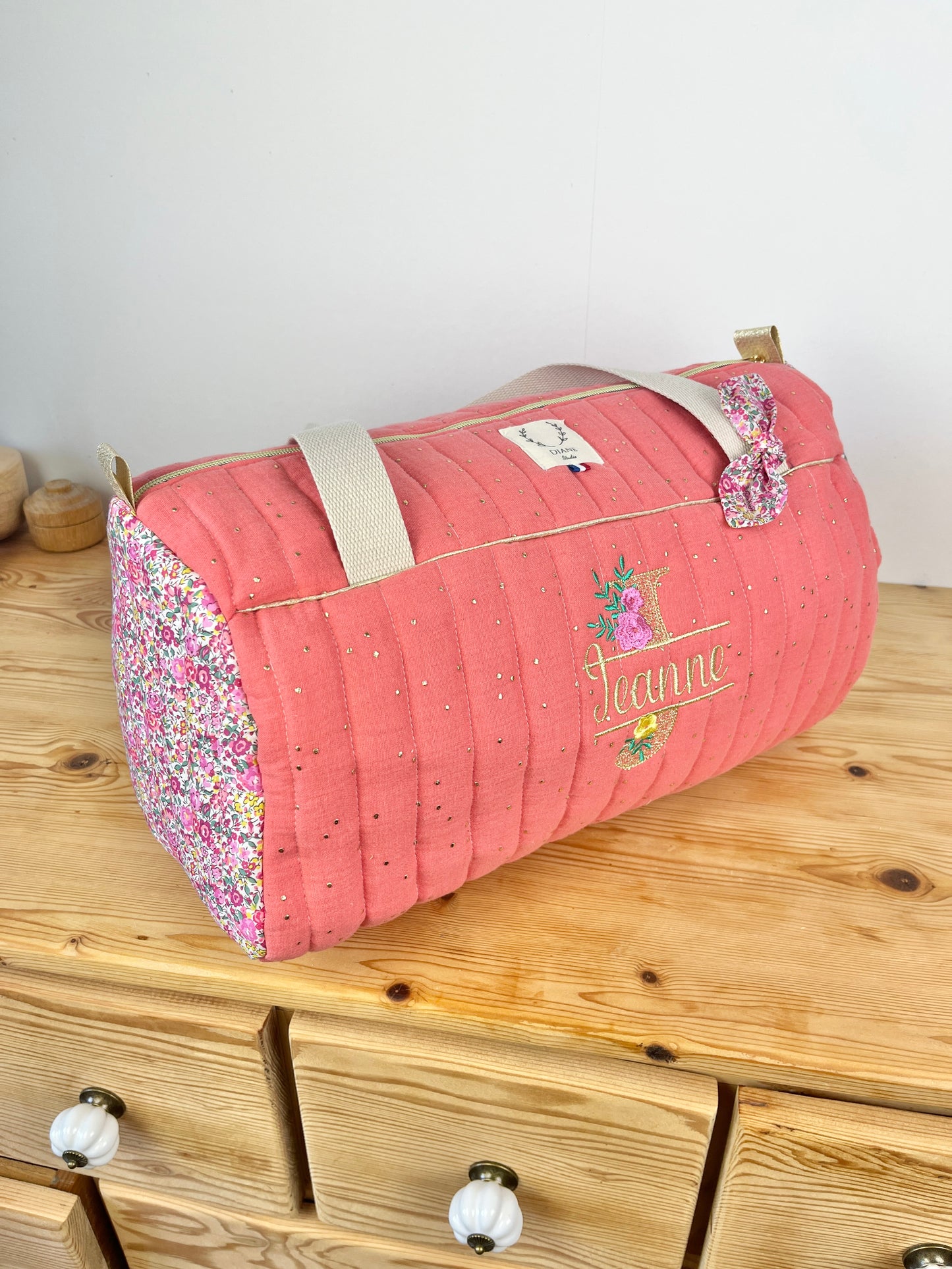 Louison le sac polochon enfant matelassé Liberty emma hibiscus et double gaze corail doré