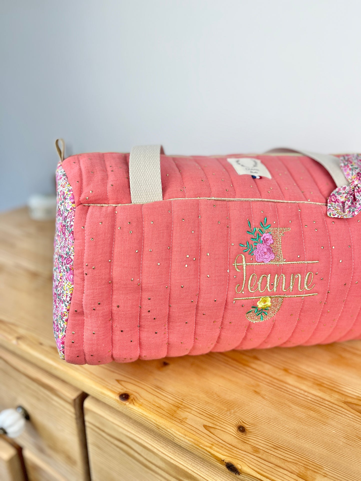 Louison le sac polochon enfant matelassé Liberty emma hibiscus et double gaze corail doré