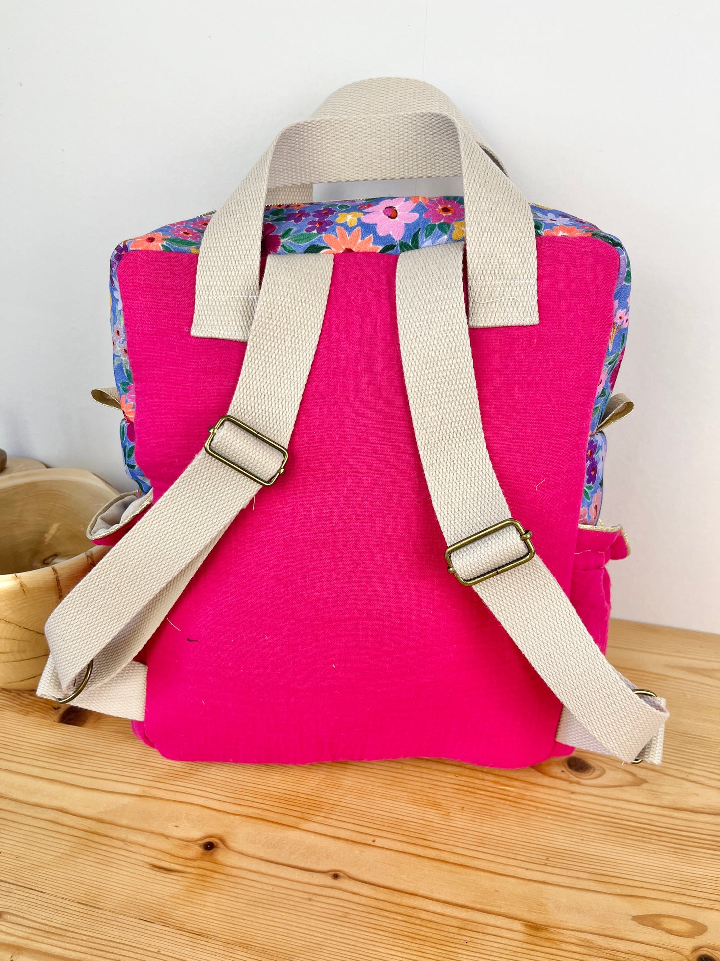 Le sac à dos enfant Ombeline personnalisé double gaze fushia et bloom