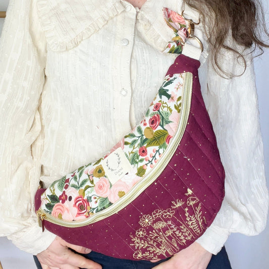 Le sac banane Eléonore prune et broderie dorée