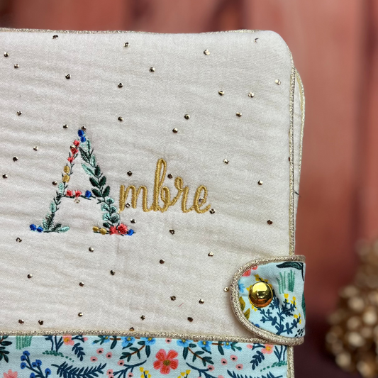 Texte et initiale feuillage