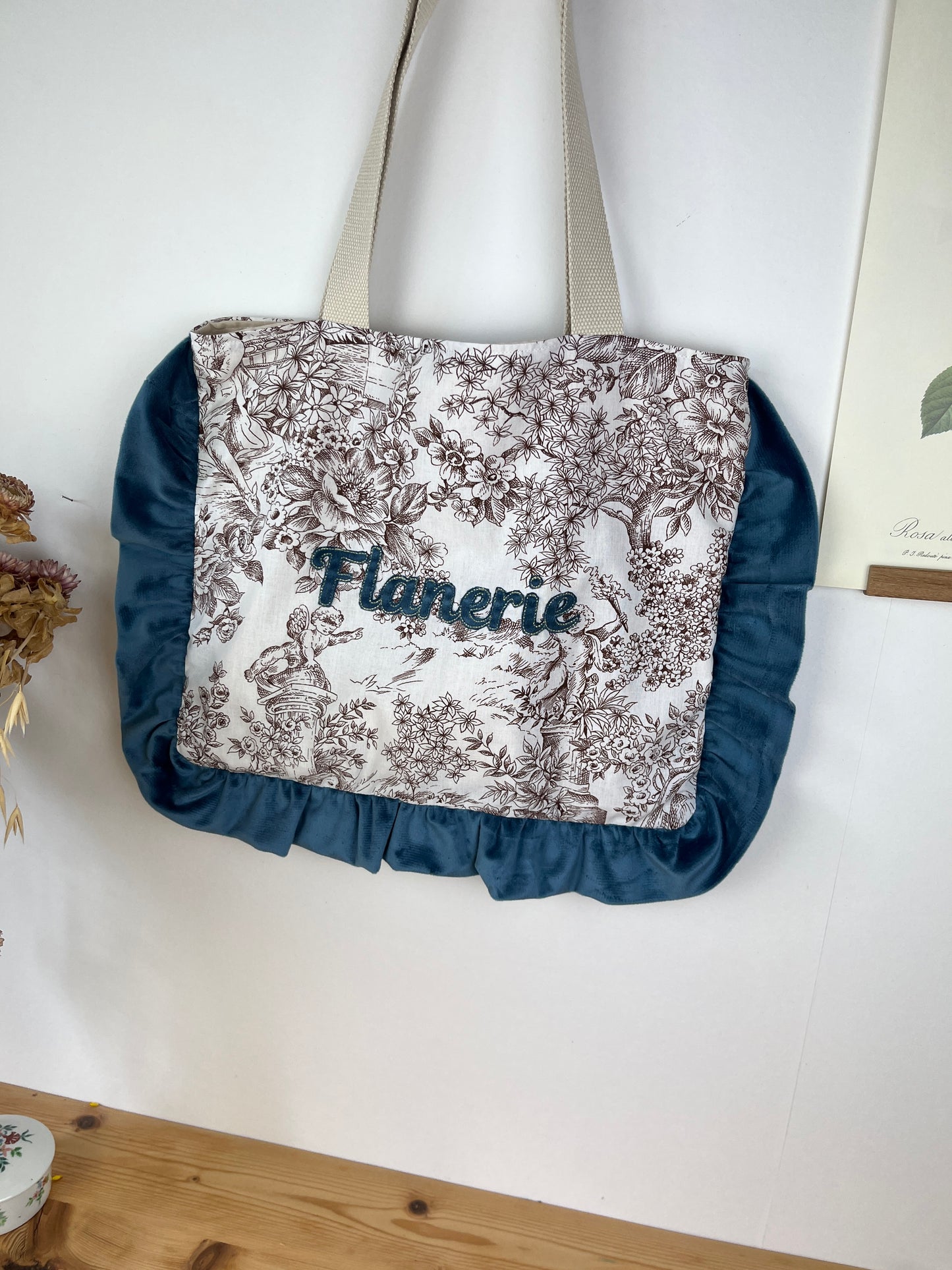 The small Margaret Annie tote bag in pink gingham