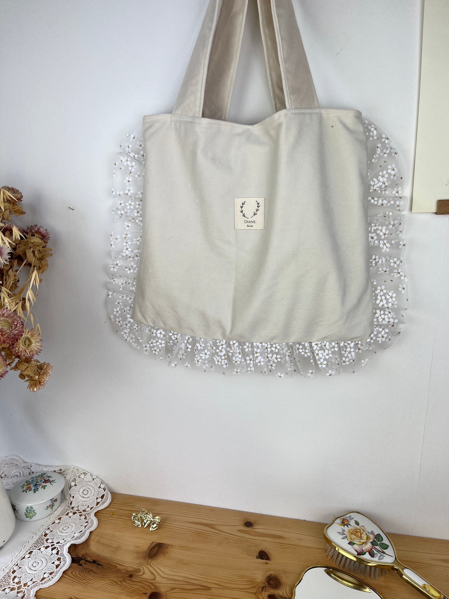 Le petit tote bag velours vanille et tulle fleuri