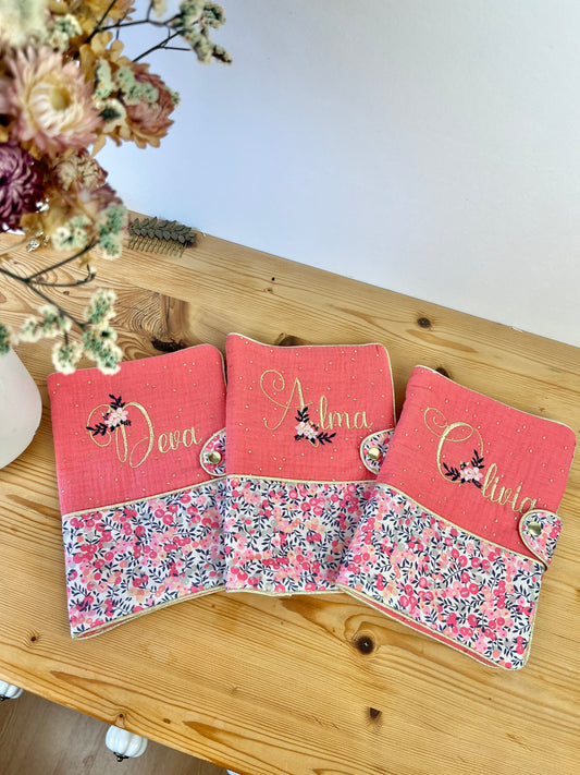 Mahé le protège carnet corail et Liberty wiltshire initiale florale