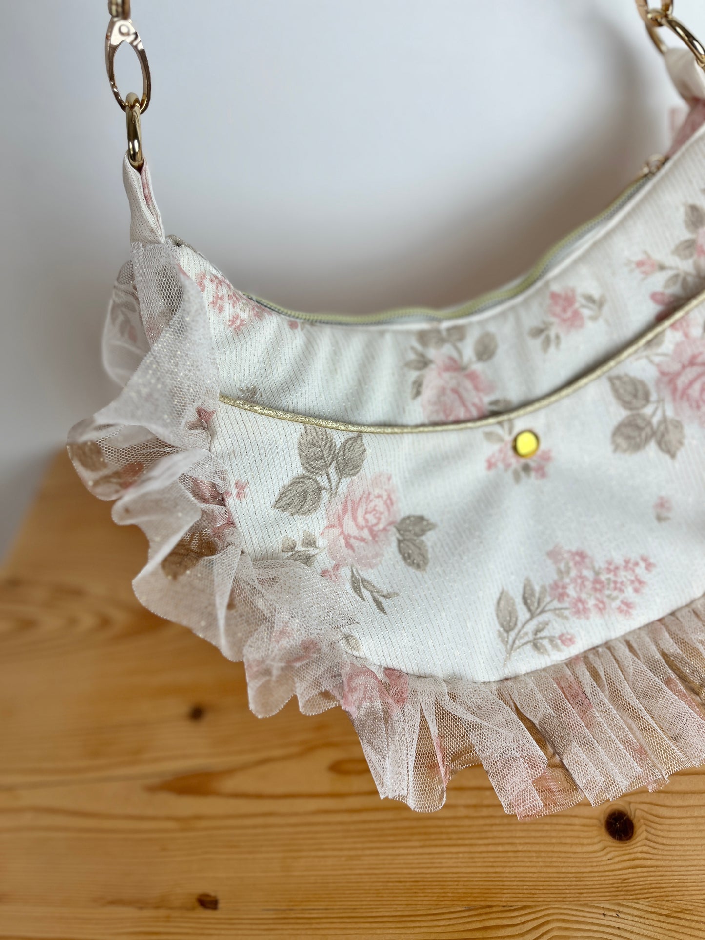 Milan le sac croissant jacquard roses et tulle pailleté Français