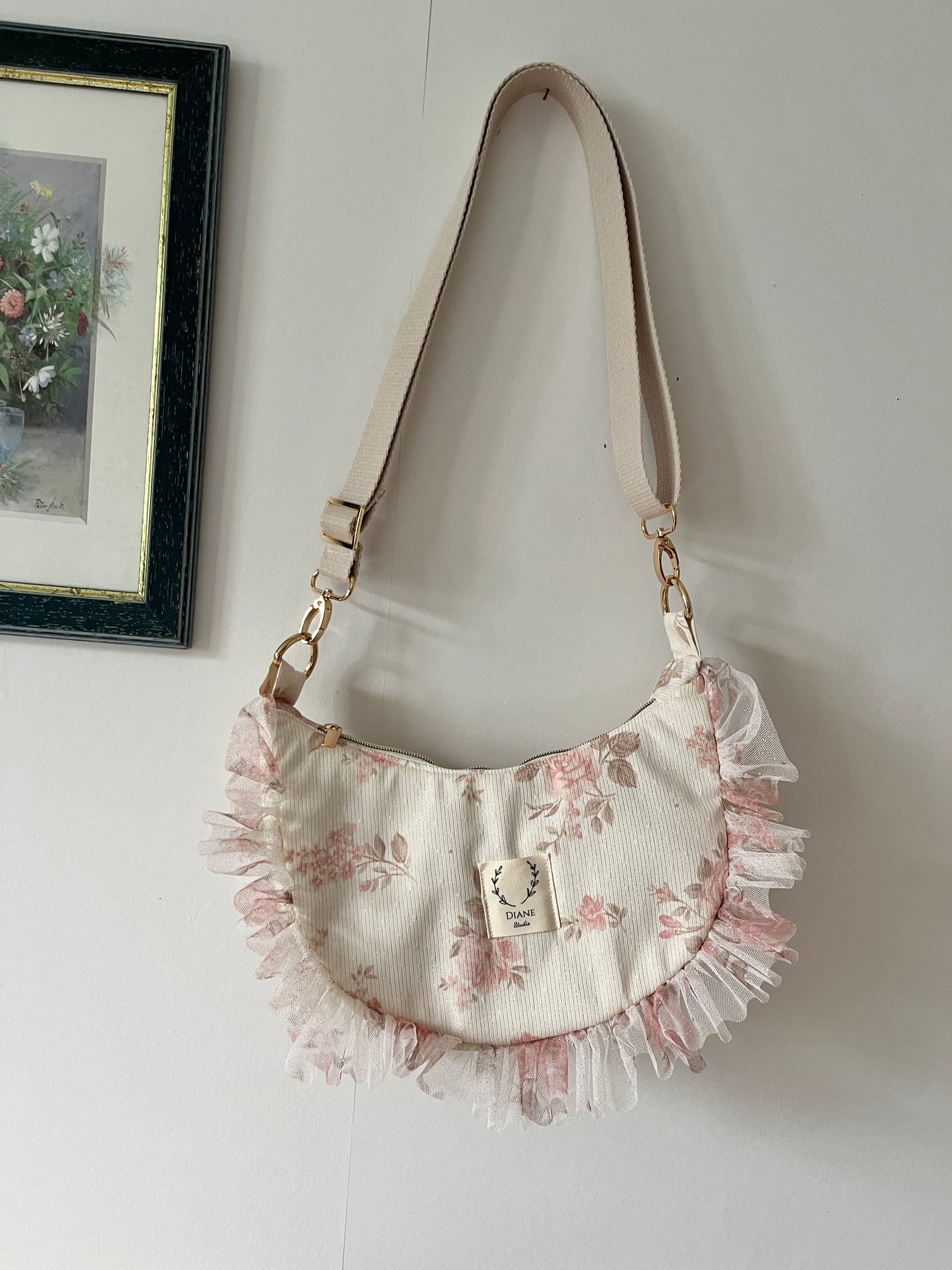 Milan le sac croissant jacquard roses et tulle pailleté Français