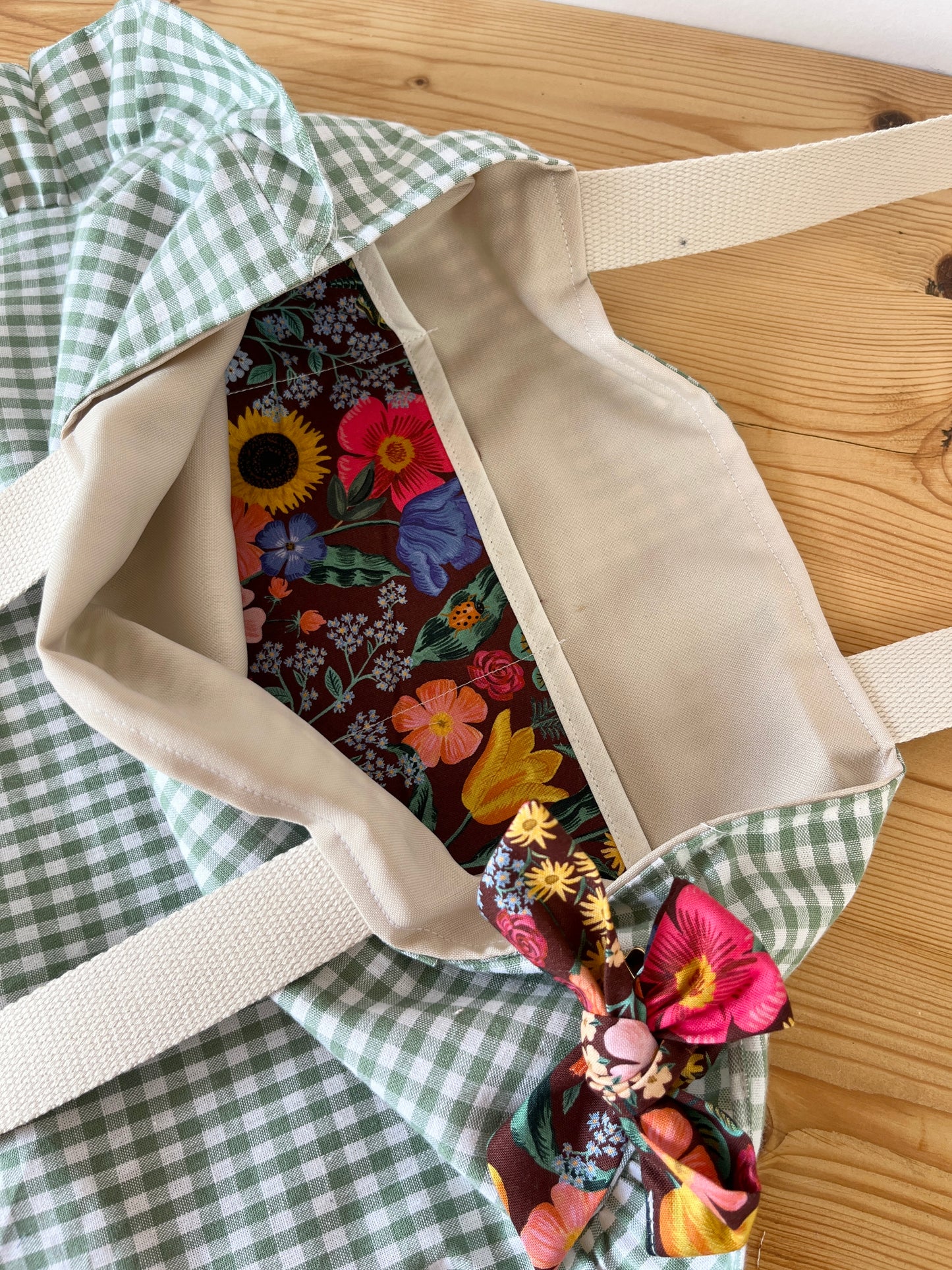 Le petit tote bag vichy sauge et fleurs