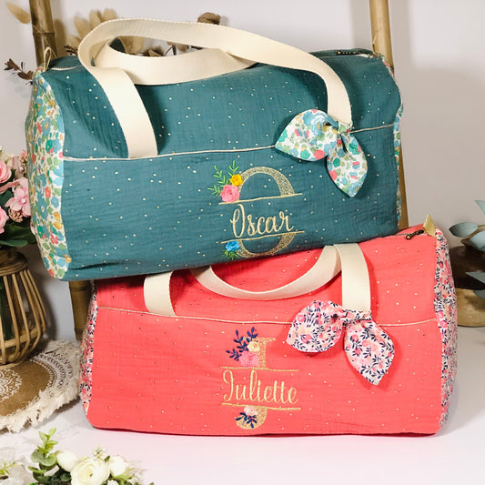 Louison le sac polochon enfant initiale fleurie dentelle et prénom doré