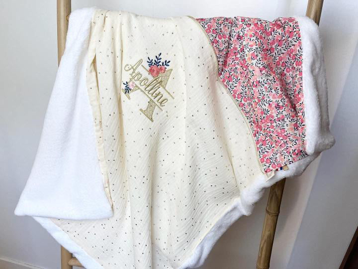La couverture crème doré et Liberty Pois de senteur