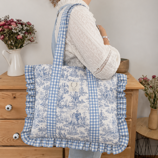 The large Agnès tote bag is 100% customizable.