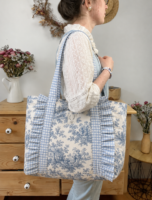 The Céleste tote bag is 100% customizable.