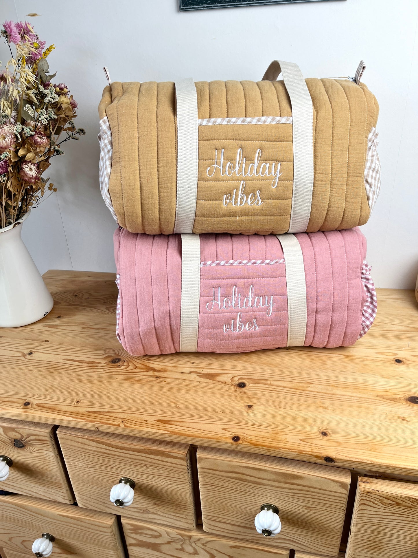 Léon the adult duffel bag in pink or camel