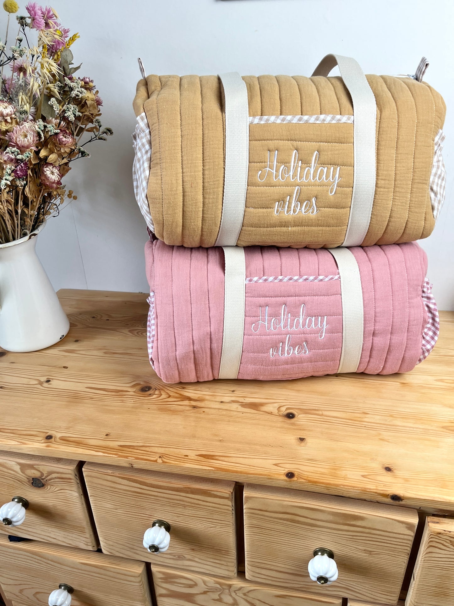 Léon the adult duffel bag in pink or camel