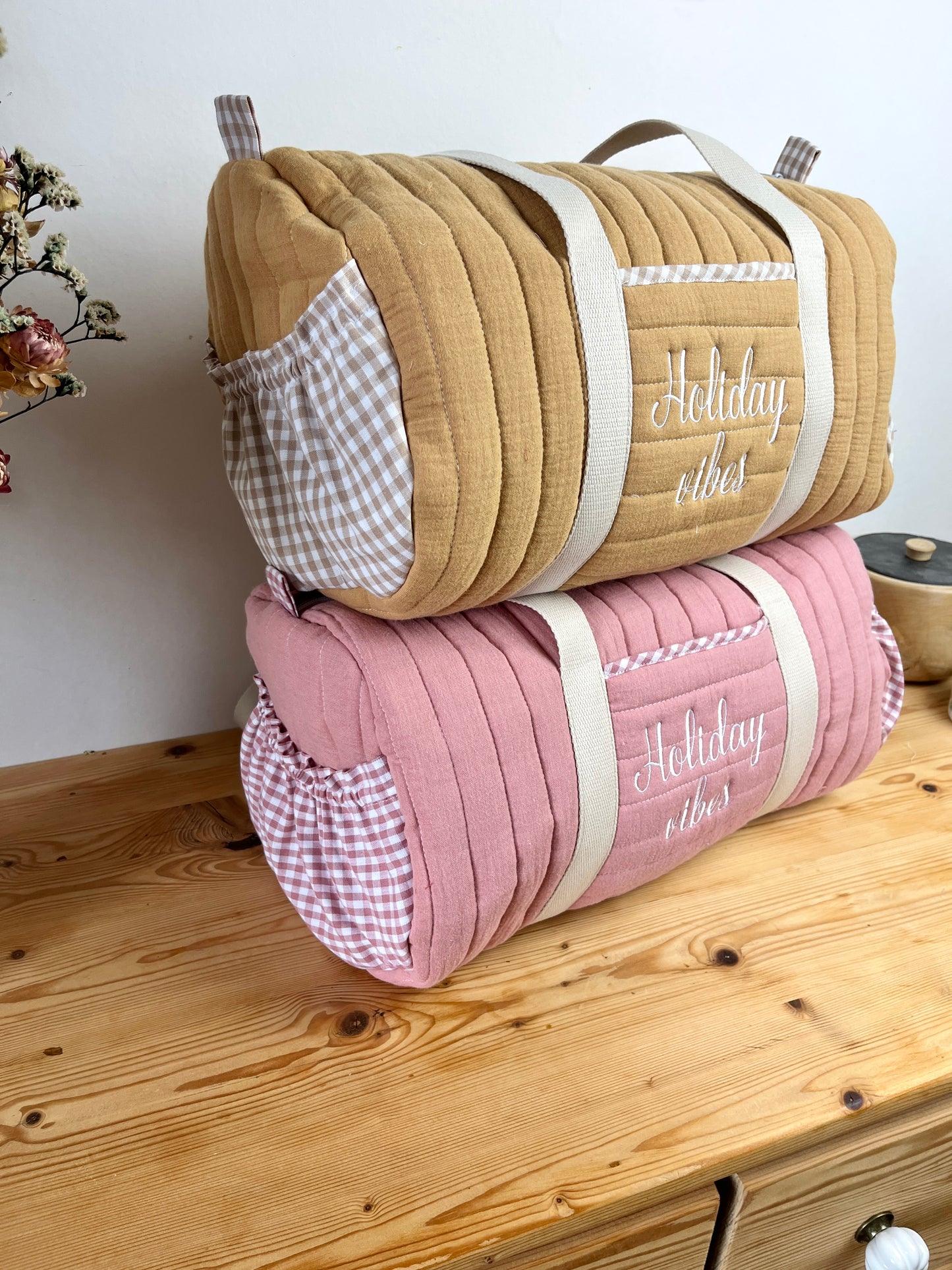 Léon the adult duffel bag in pink or camel