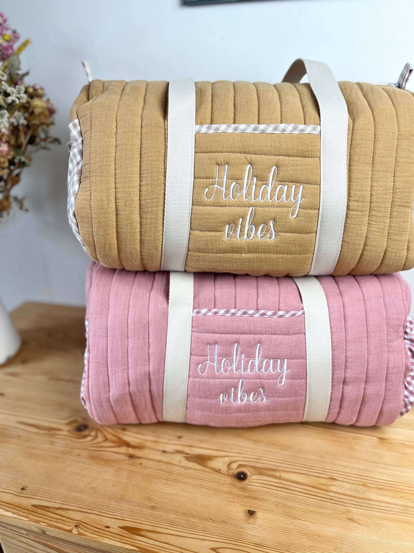 Léon the adult duffel bag in pink or camel