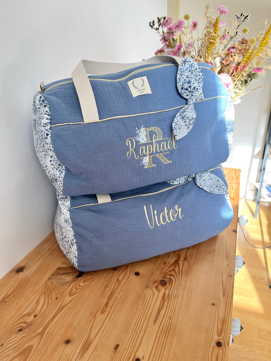 Louison le sac polochon enfant indigo et Adelajda initiale dentelle