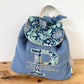 Le sac à dos enfant personnalisé Églantine indigo et butterfly prénom tissu