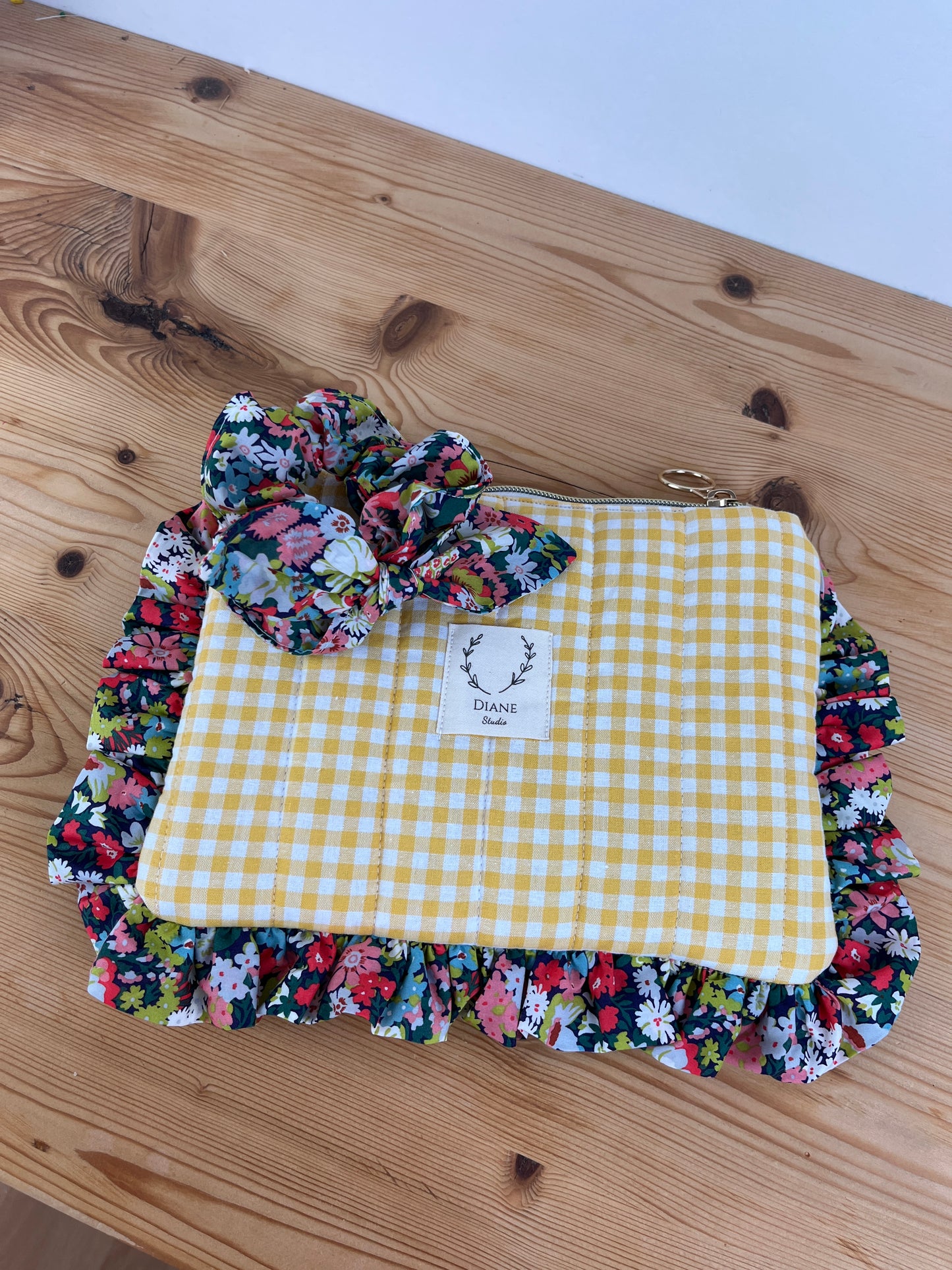 Set: Jeanne clutch and knot scrunchie