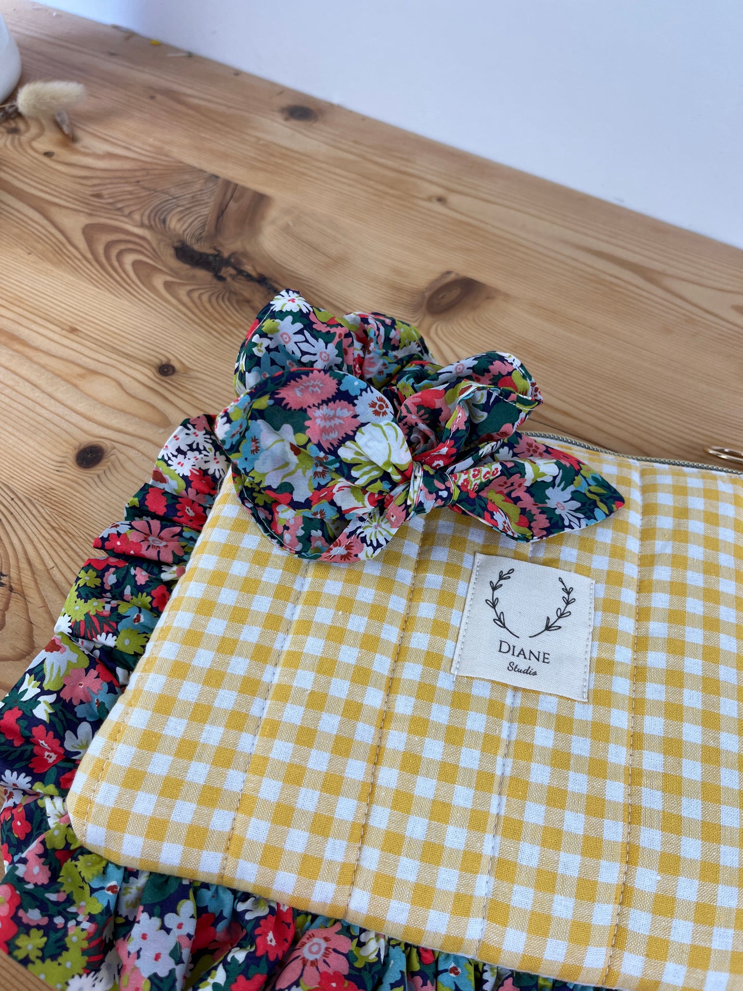 Set: Jeanne clutch and knot scrunchie