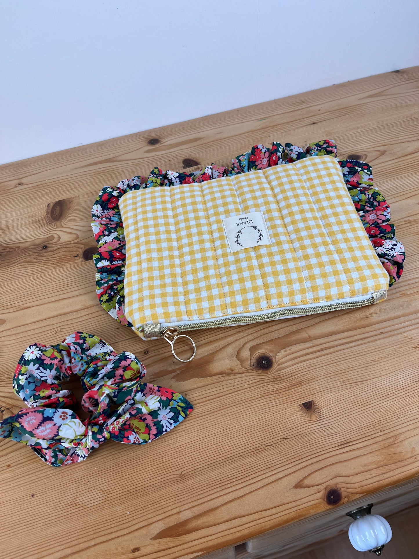 Set: Jeanne clutch and knot scrunchie