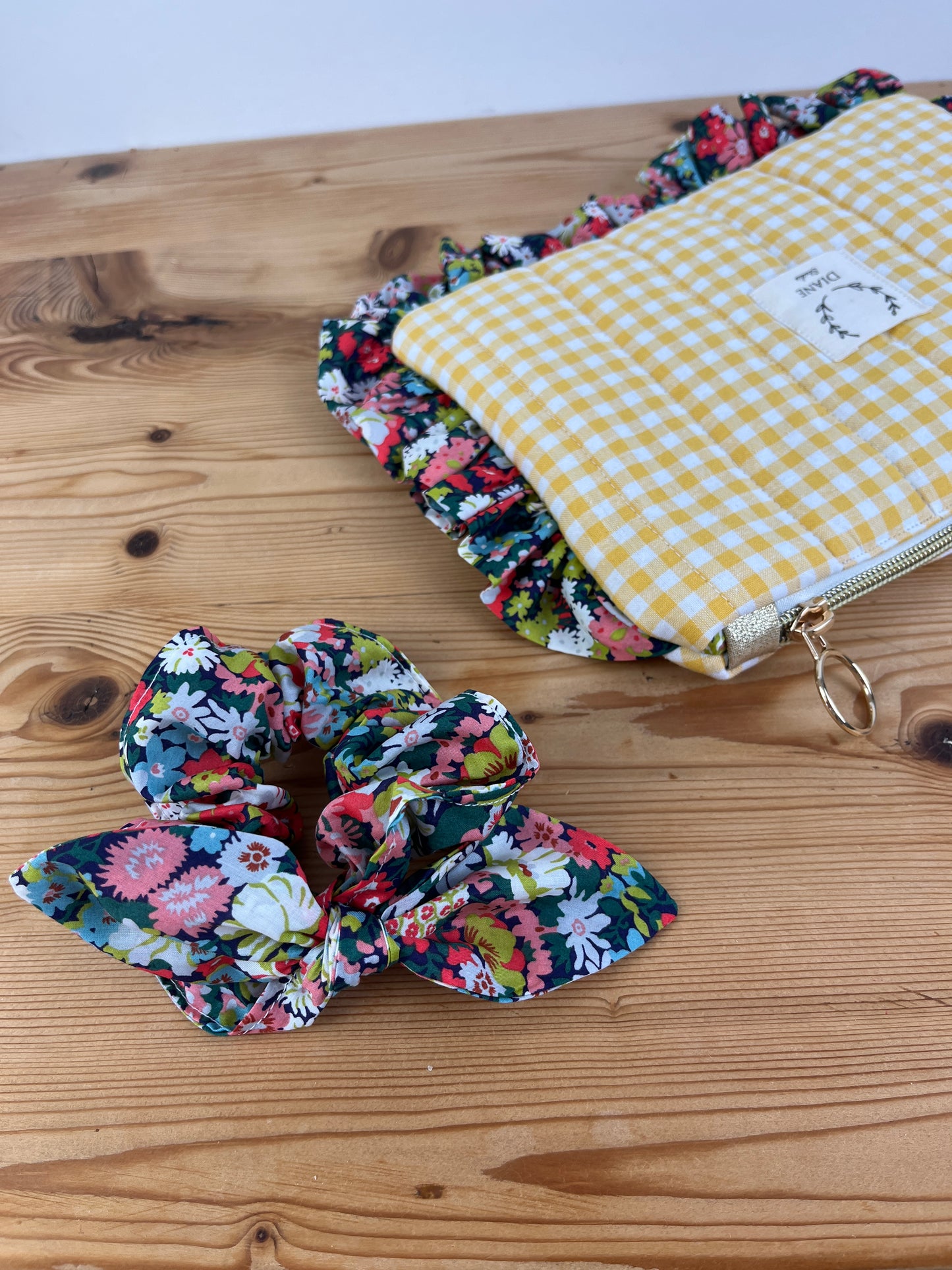 Set: Jeanne clutch and knot scrunchie