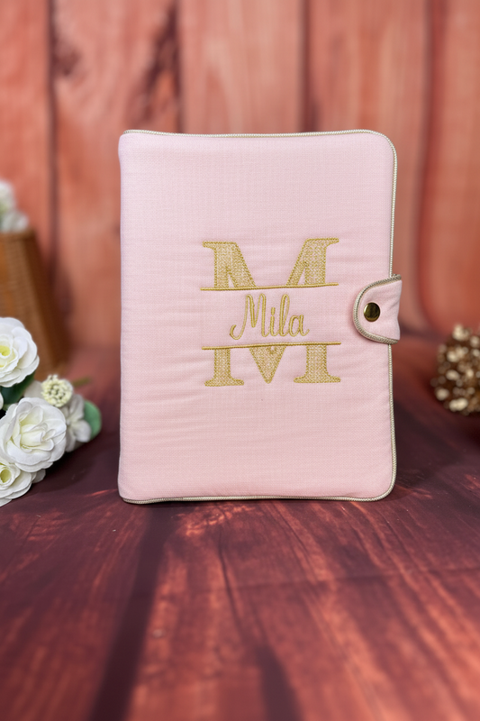 Mahé le protège carnet initiale dentelle