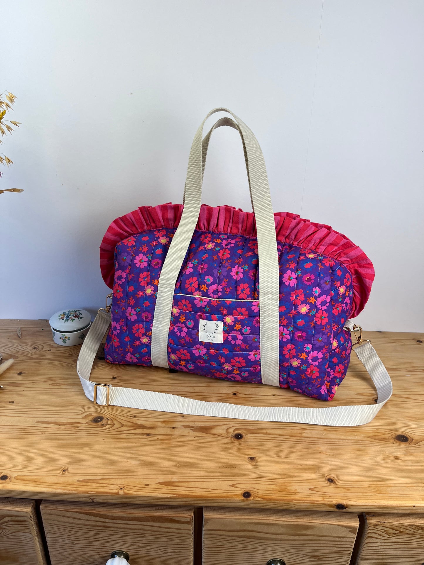 Grand sac à volant violet rouge