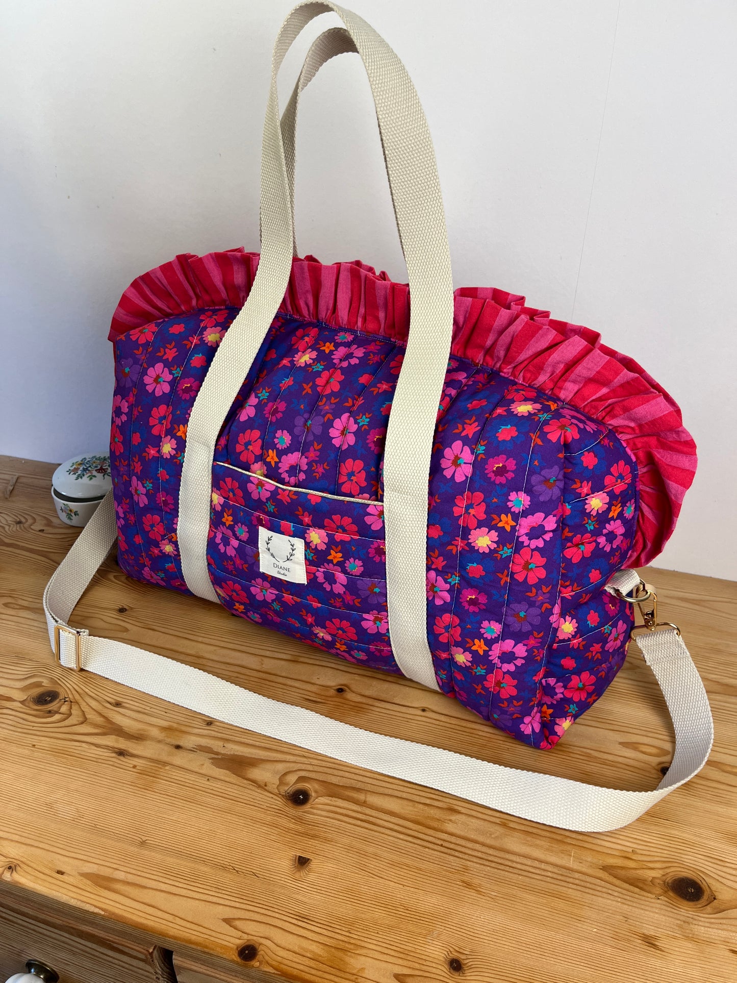 Grand sac à volant violet rouge