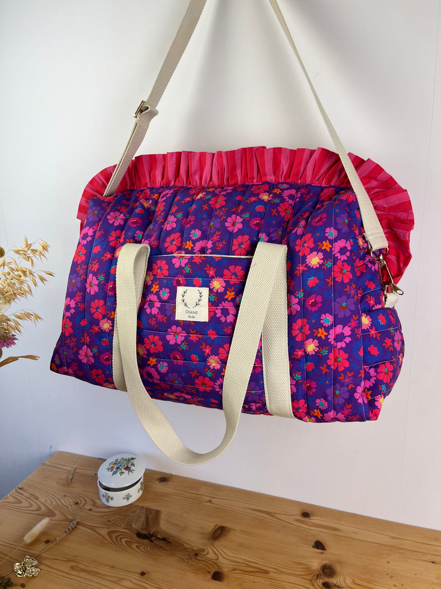 Grand sac à volant violet rouge