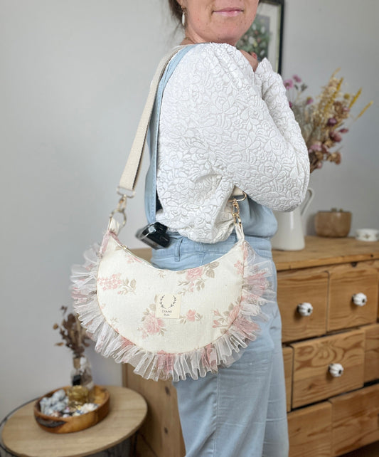 Milan le sac croissant jacquard roses et tulle pailleté Français