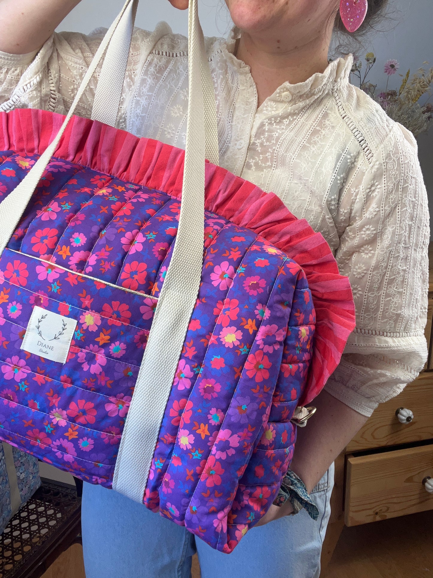 Grand sac à volant violet rouge