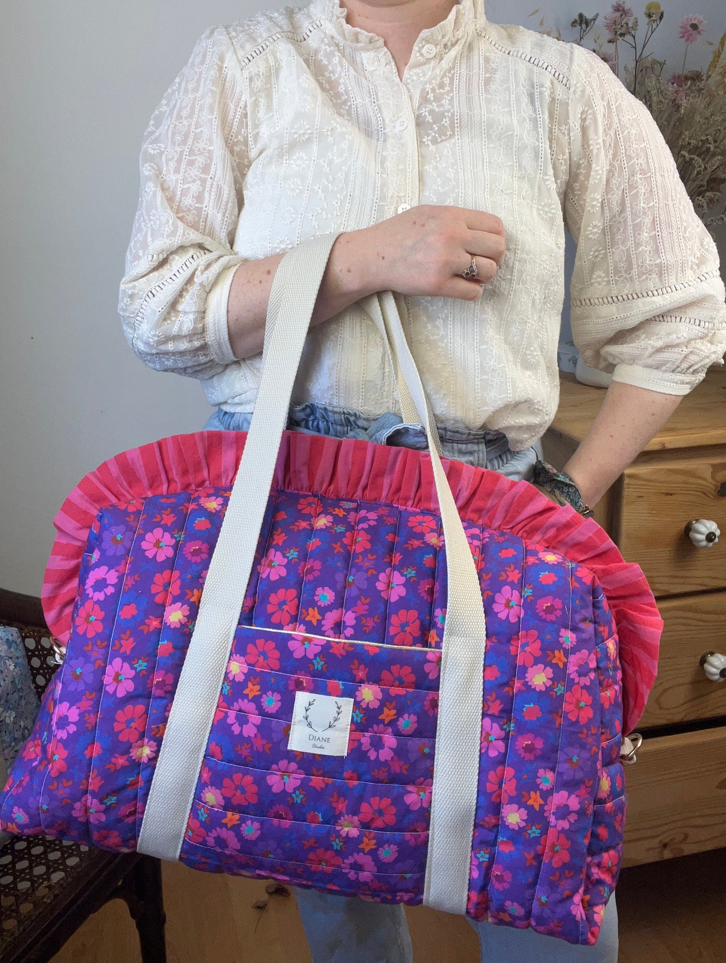 Grand sac à volant violet rouge