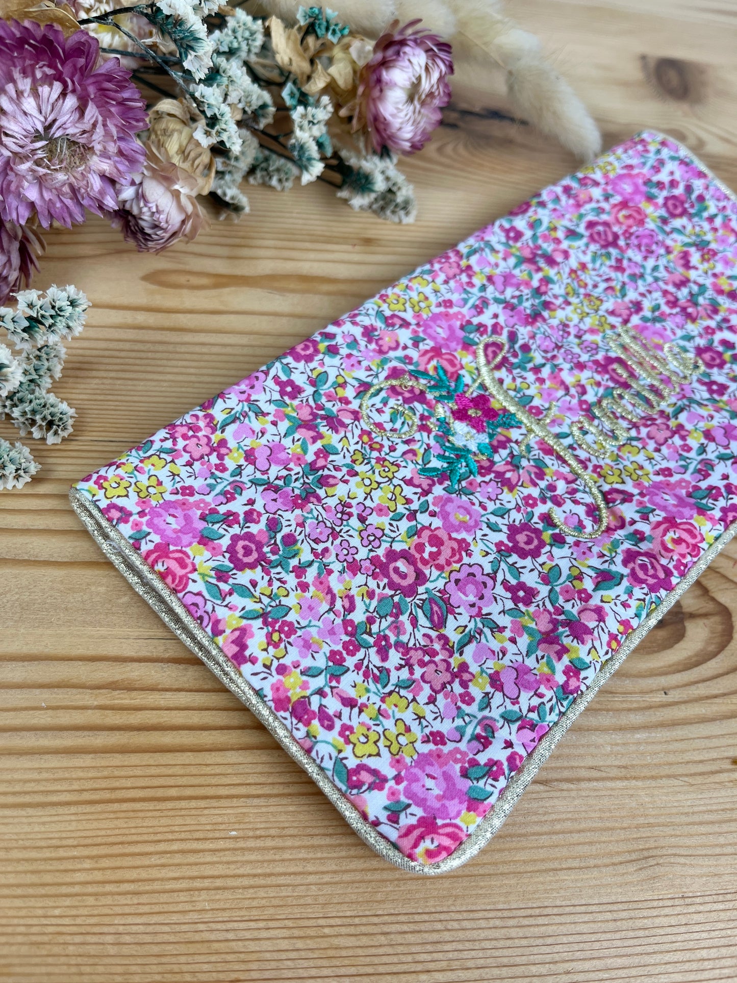Protège livret de famille brodé modèle Liberty Emma