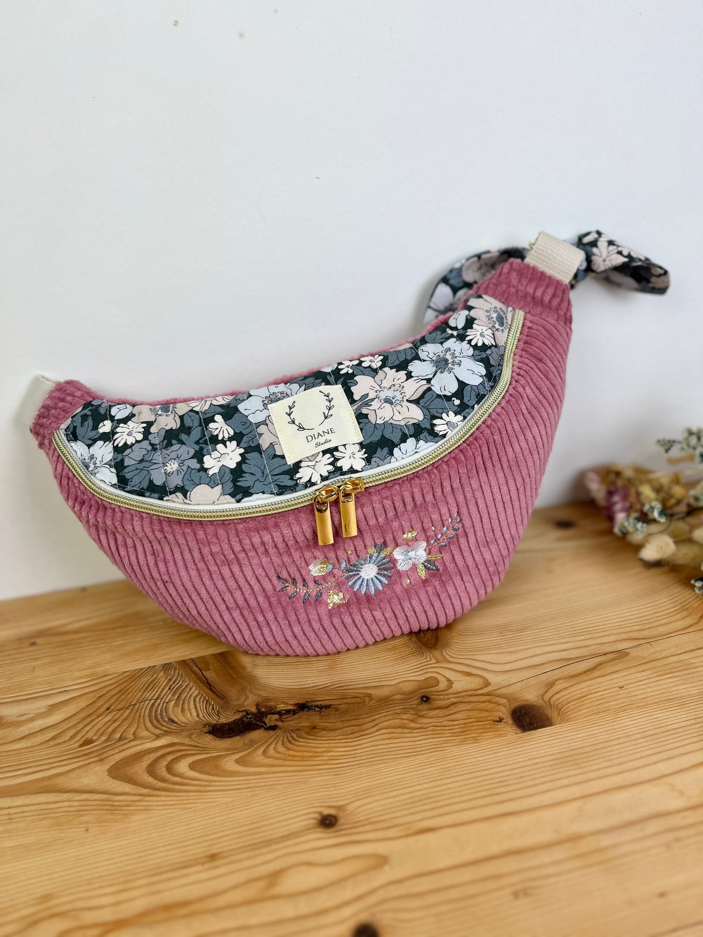 Le sac banane Eléonore velours rose thé flower show cosmos