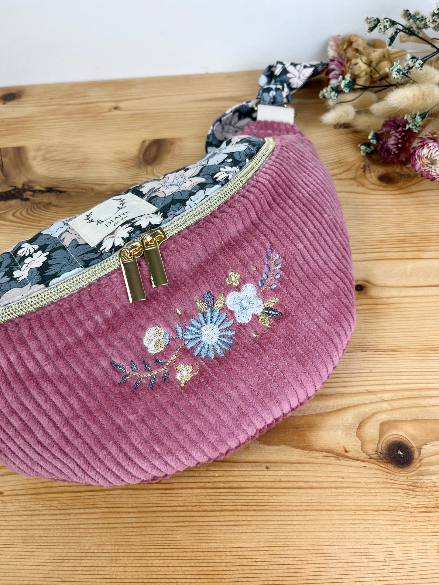 Le sac banane Eléonore velours rose thé flower show cosmos