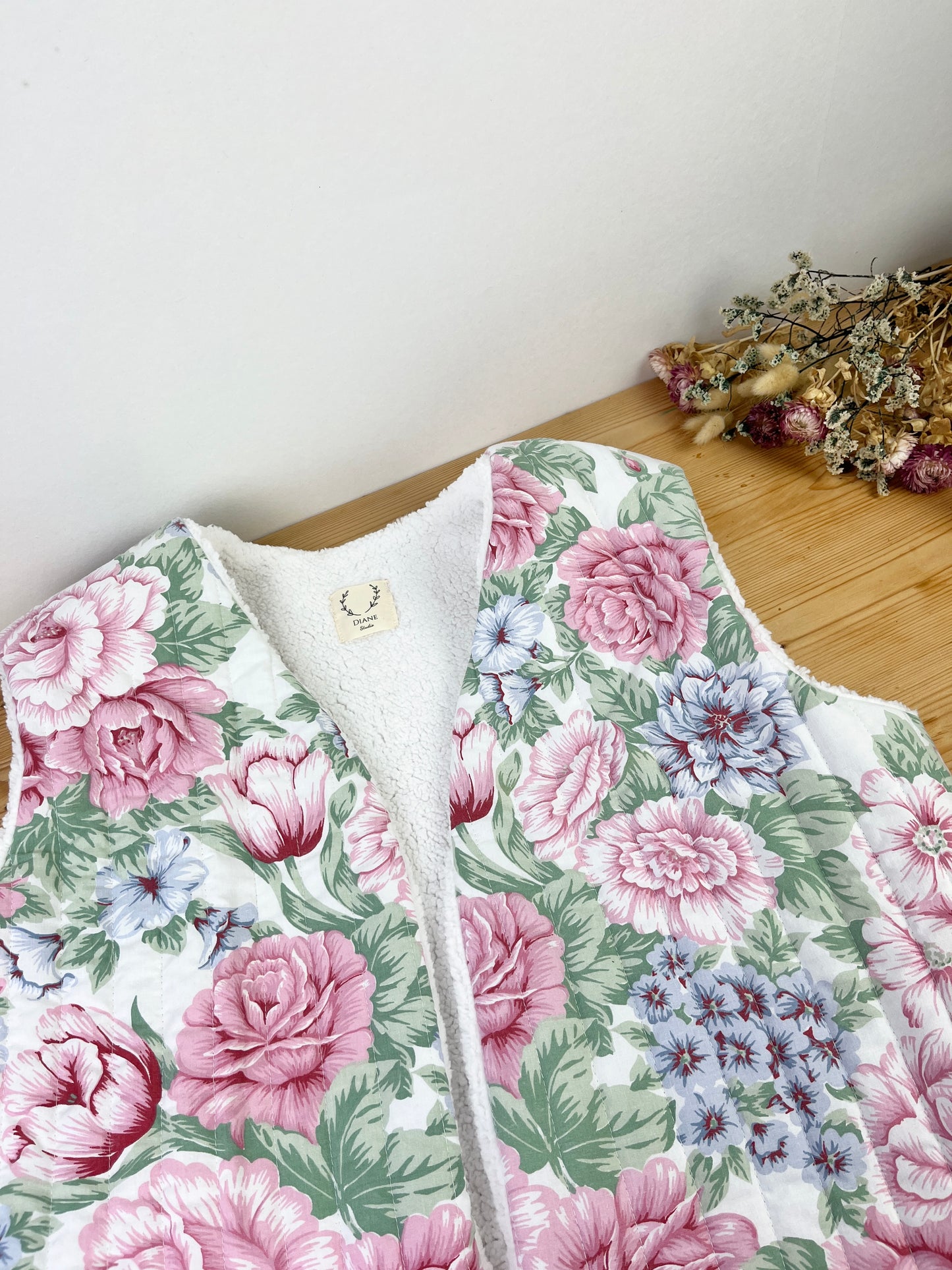 Le gilet Albane roses vintage