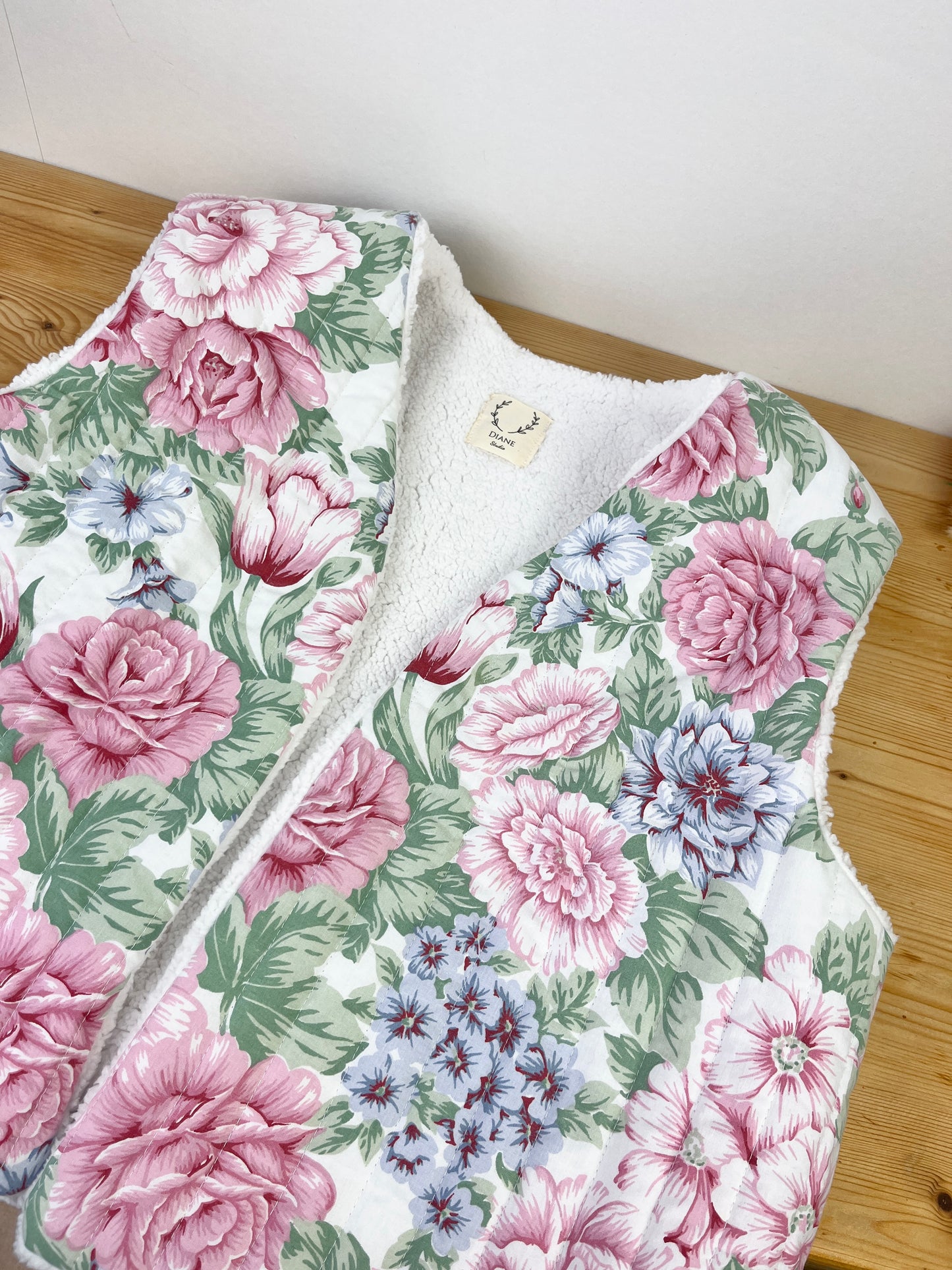 Le gilet Albane roses vintage