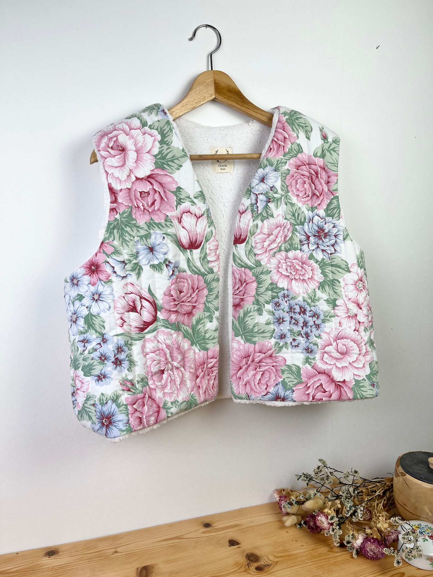 Le gilet Albane roses vintage
