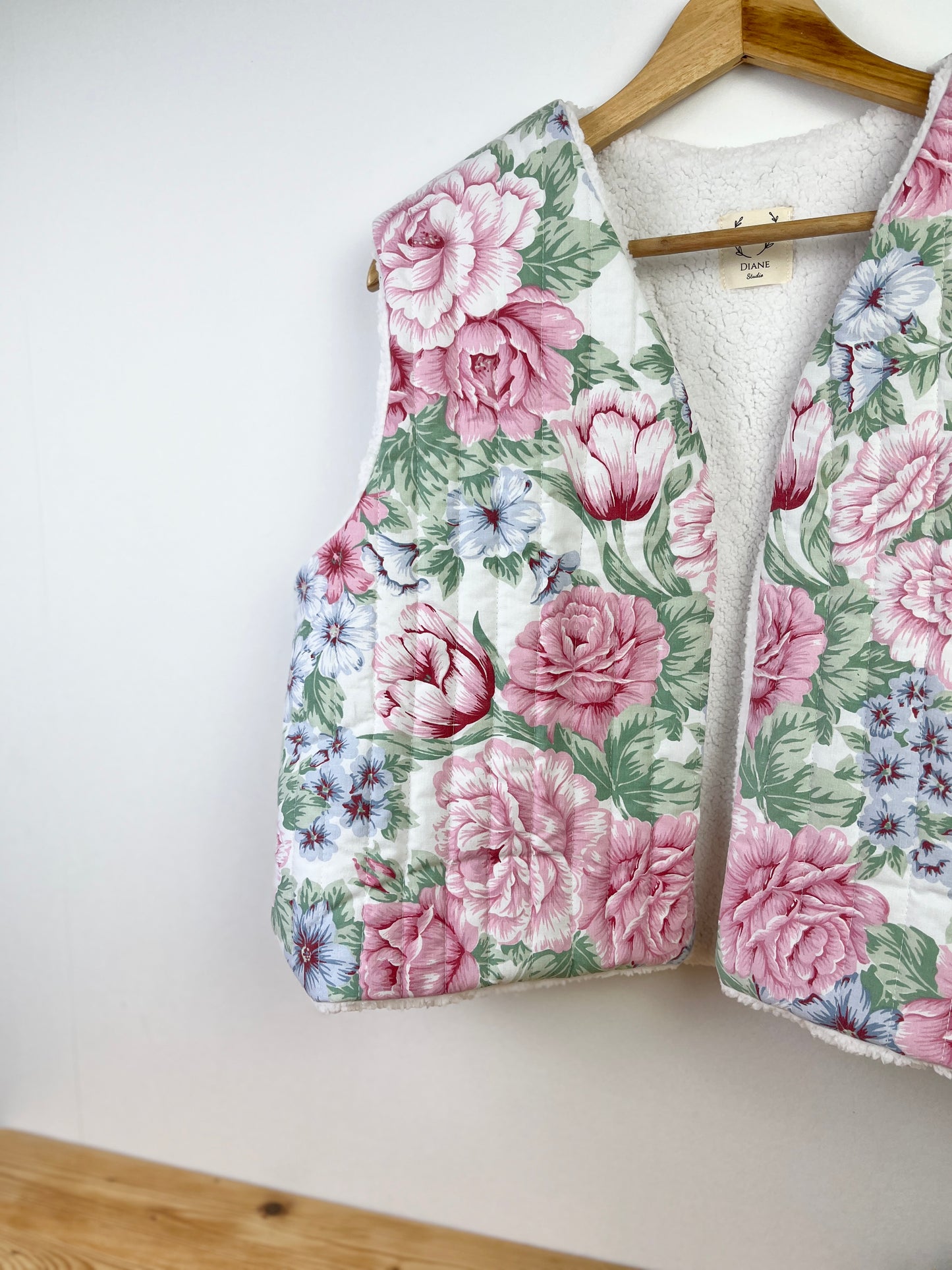 Le gilet Albane roses vintage