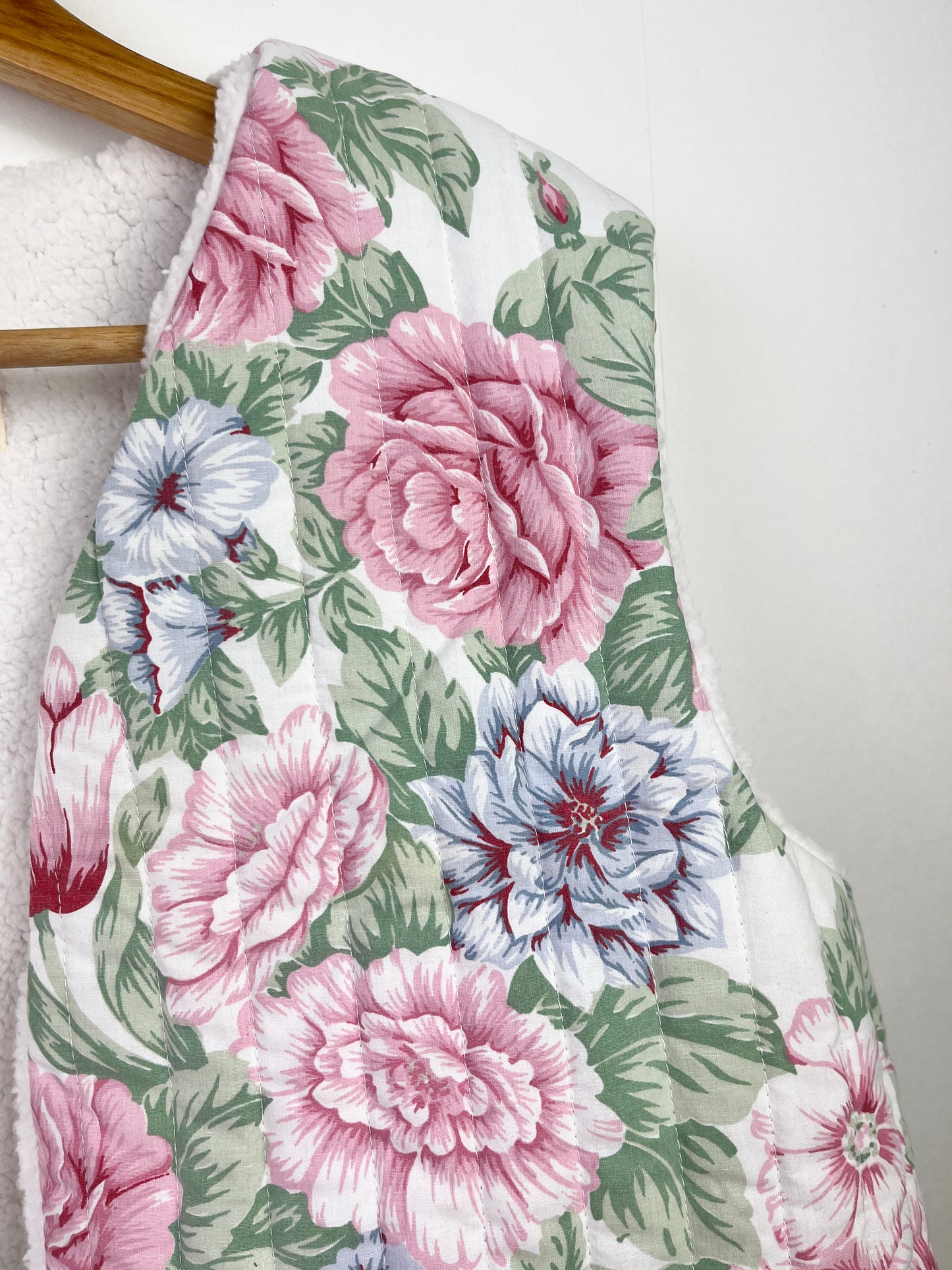 Le gilet Albane roses vintage
