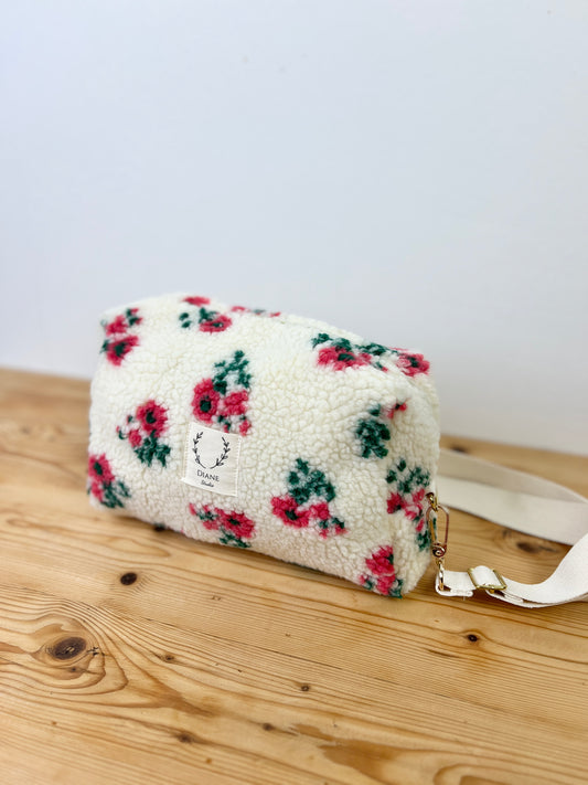 Prototype sac Colette souple en sherpa fleuri fushia gansé de biais