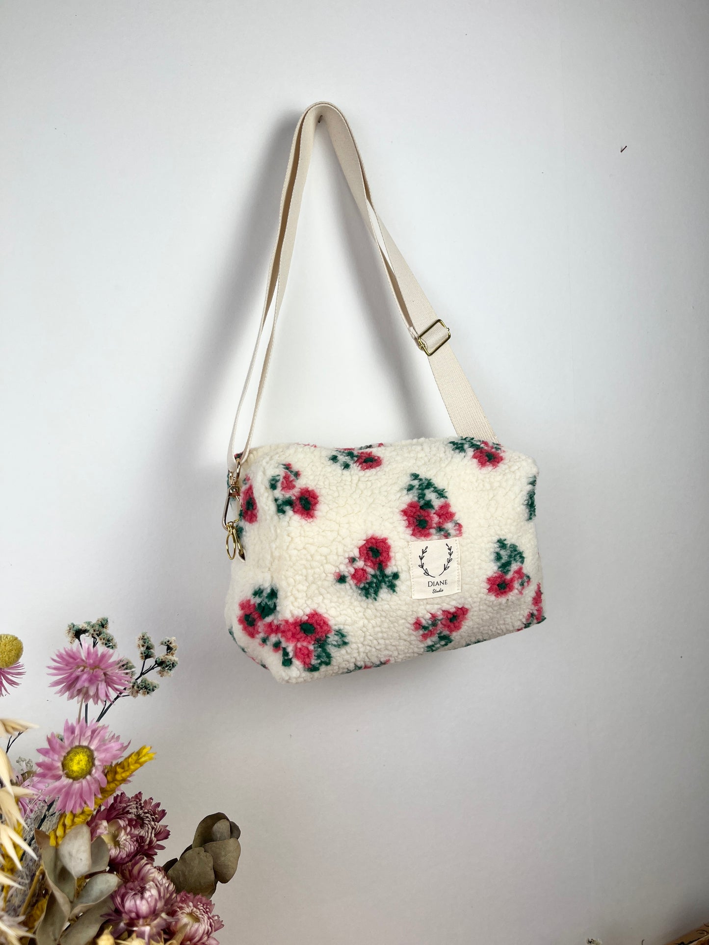Prototype sac Colette souple en sherpa fleuri fushia gansé de biais