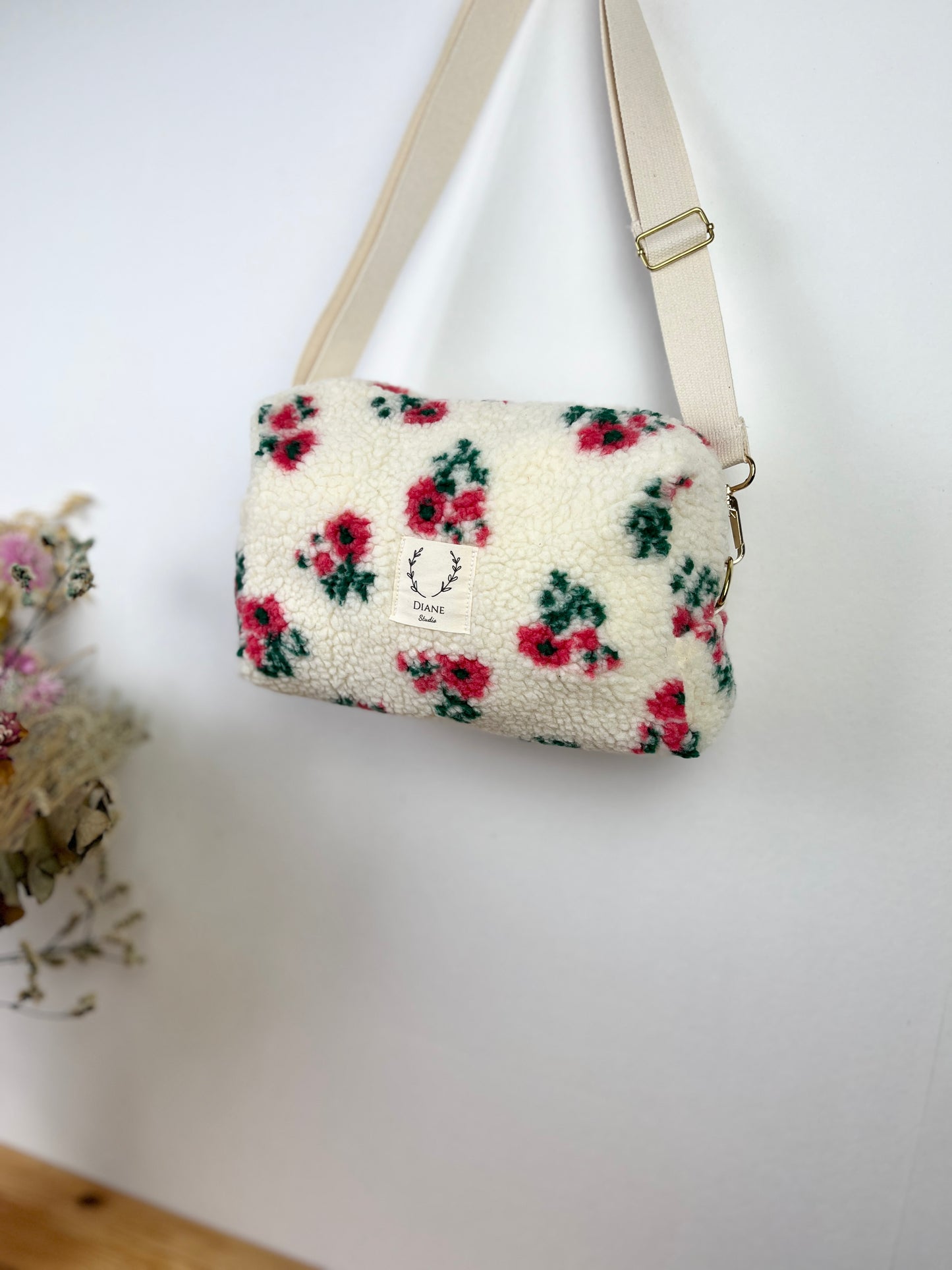Prototype sac Colette souple en sherpa fleuri fushia gansé de biais