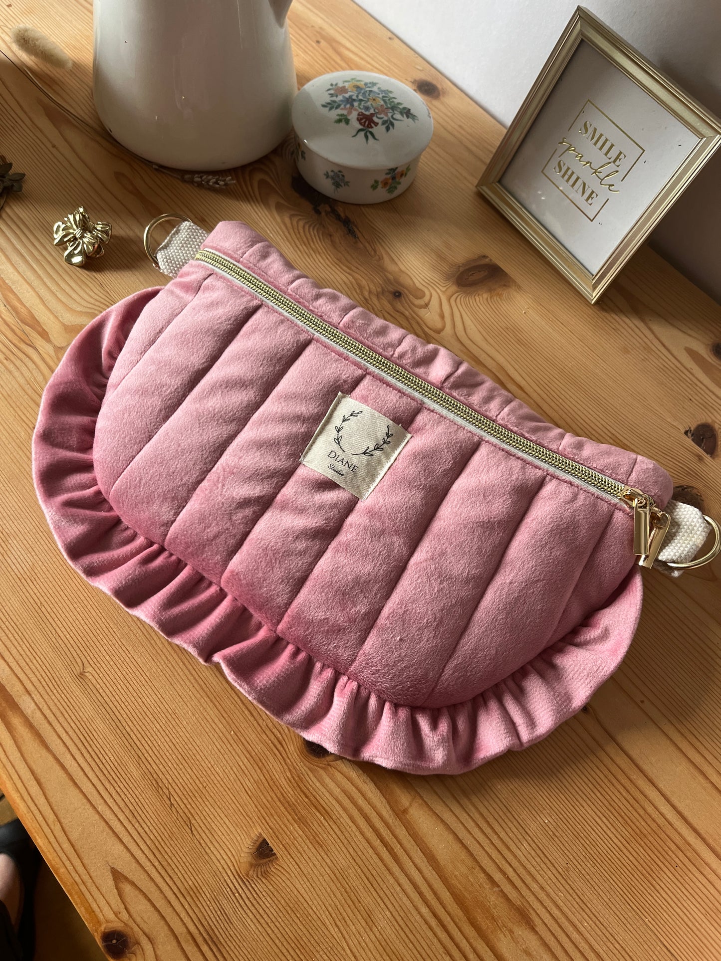 Le sac banane velours rose
