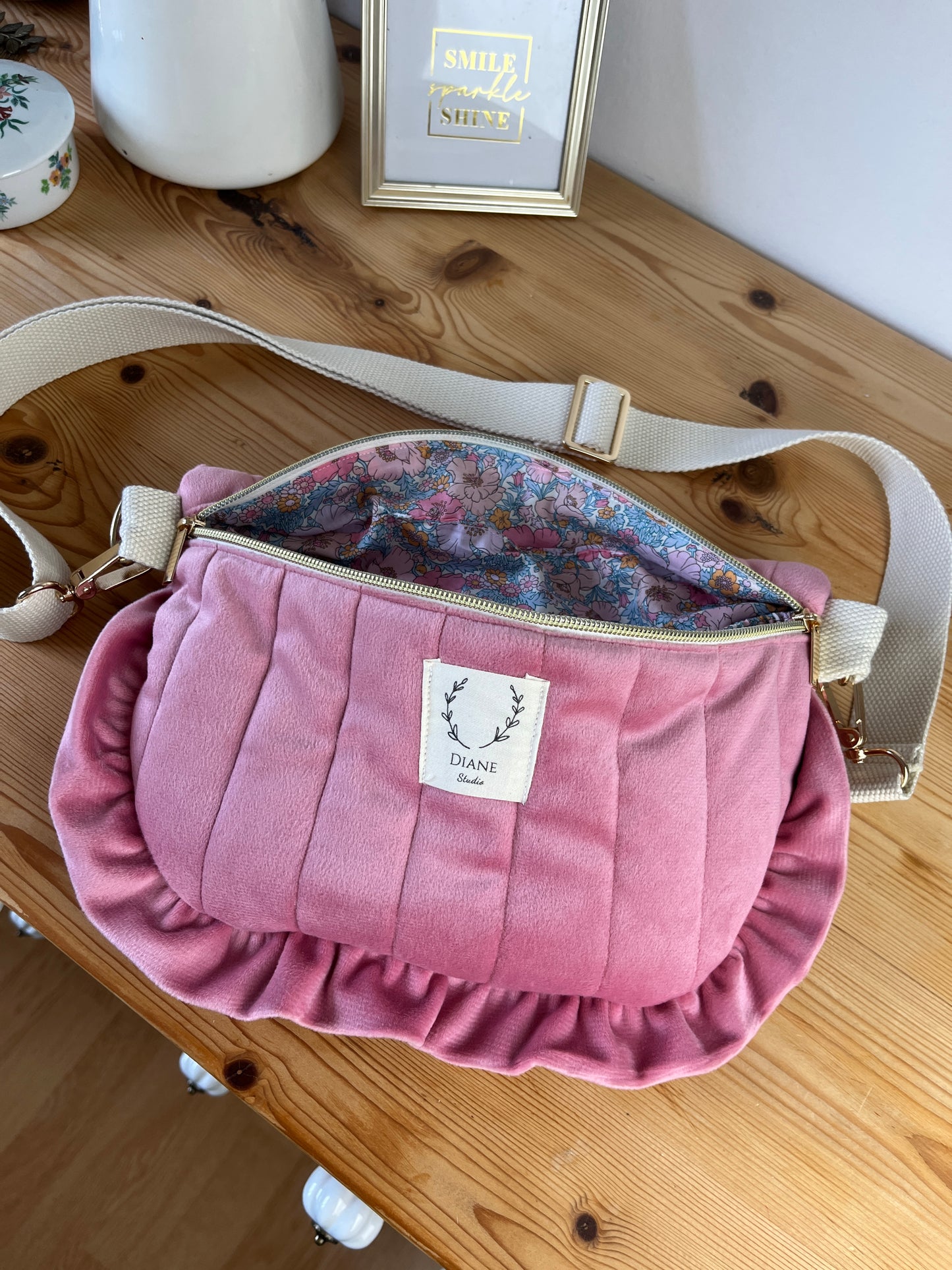Le sac banane velours rose